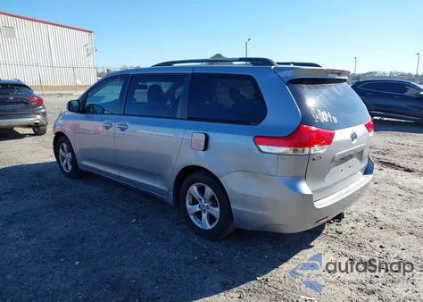 2011 Toyota Sienna Le V6 z USA, uszkodzony, nr VIN 5TDKK3DC5BS150470